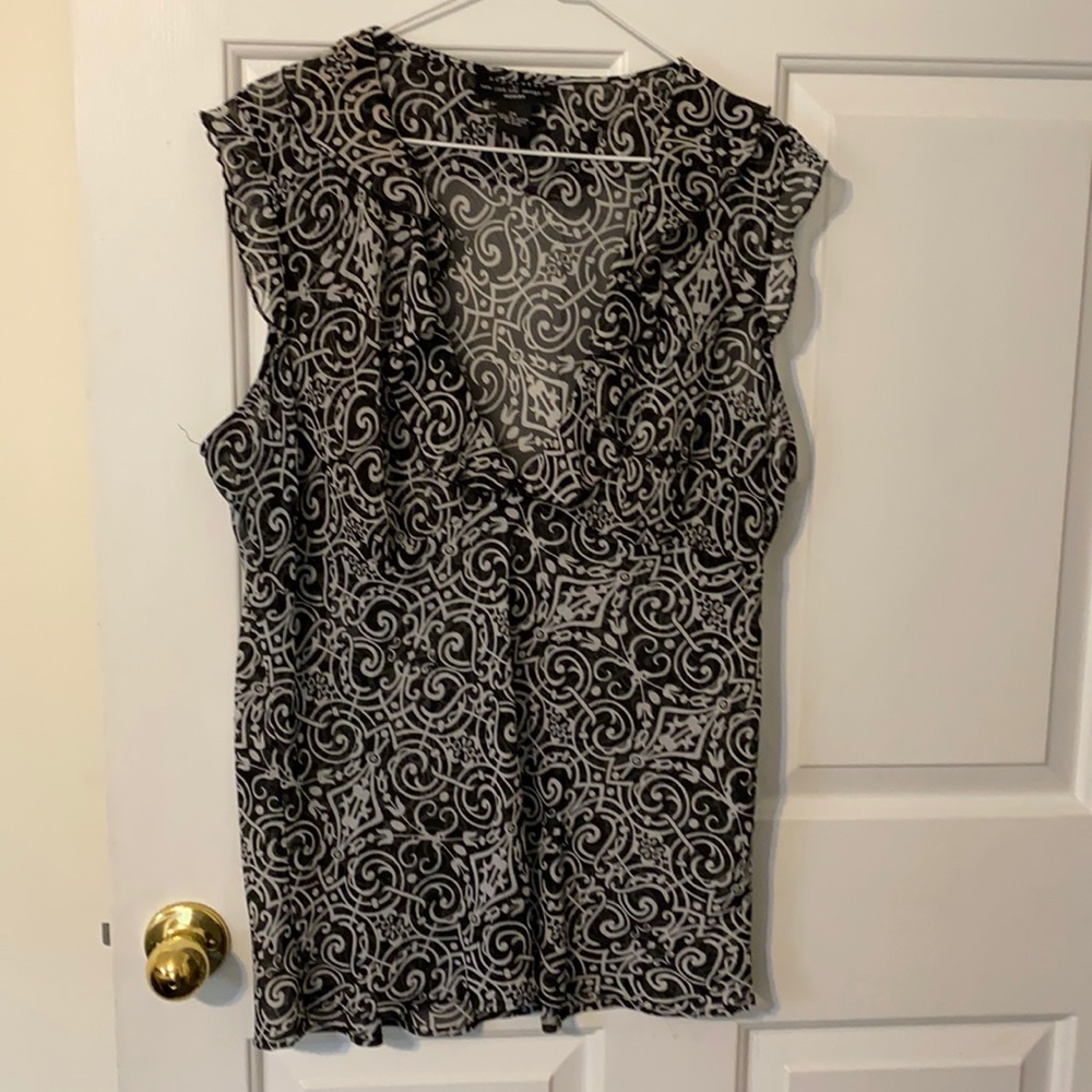 New York City Design black and white print top. 2X